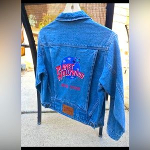 NEW NEVER WORN VINTAGE PLANET HOLLYWOOD NEW YORK DENIM JACKET SIZE LARGE/MEDIUM